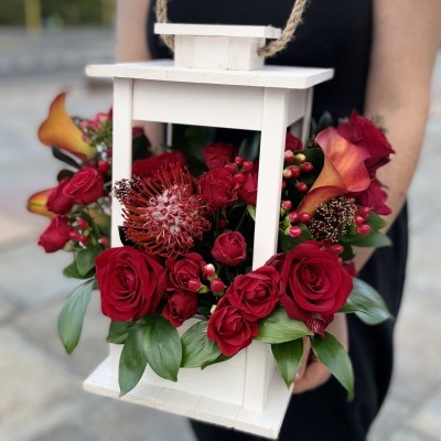 Фото отзыв: Фонарь шикарный!!!! Восторг!! Большое спасибо флористу, учла все мои пожелания! 