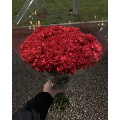 Фото отзыв: Спасибо большое за цветы! Заказывали для кадетского корпуса. Благодарю за оперативность, качество, доставку. Цветы свежие, курьер умничка, приехал прям по времени, как и договаривались. 