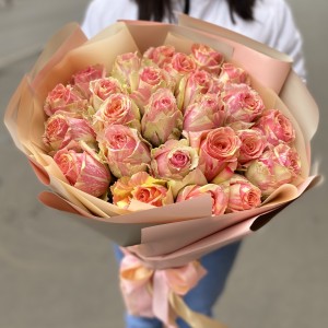 Цветы с доставкой москва вднх белая роза цена