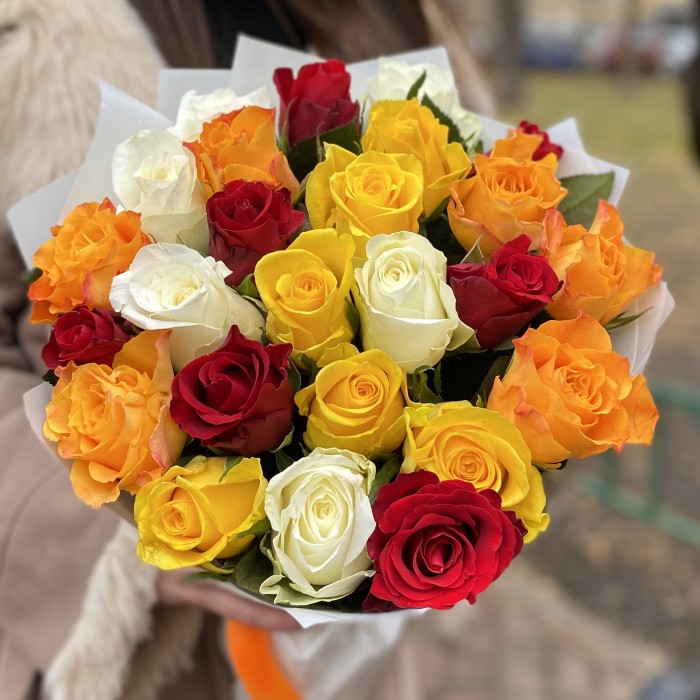 Букет из 25 ярких роз