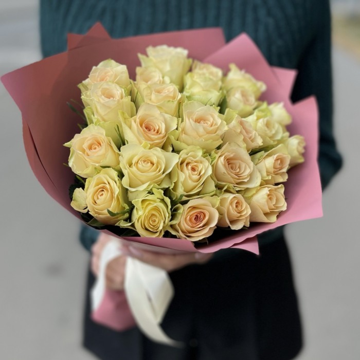 25 салатовых роз Киви