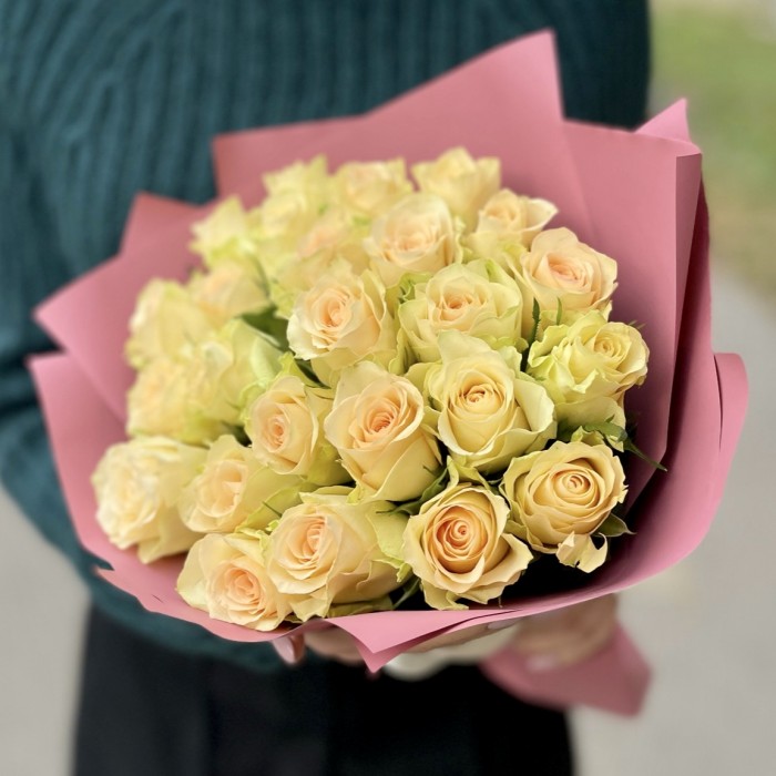 25 салатовых роз Киви