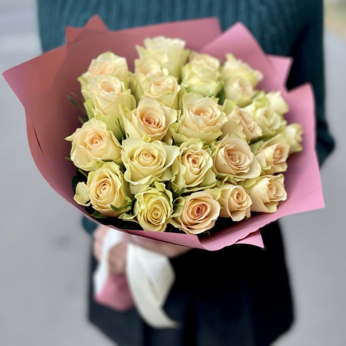 25 салатовых роз Киви