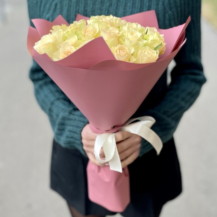 25 салатовых роз Киви