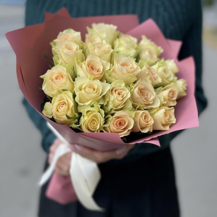 25 салатовых роз Киви