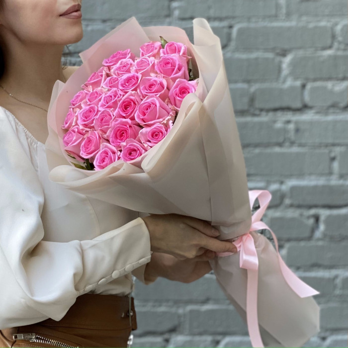 25 розовых роз 50 см