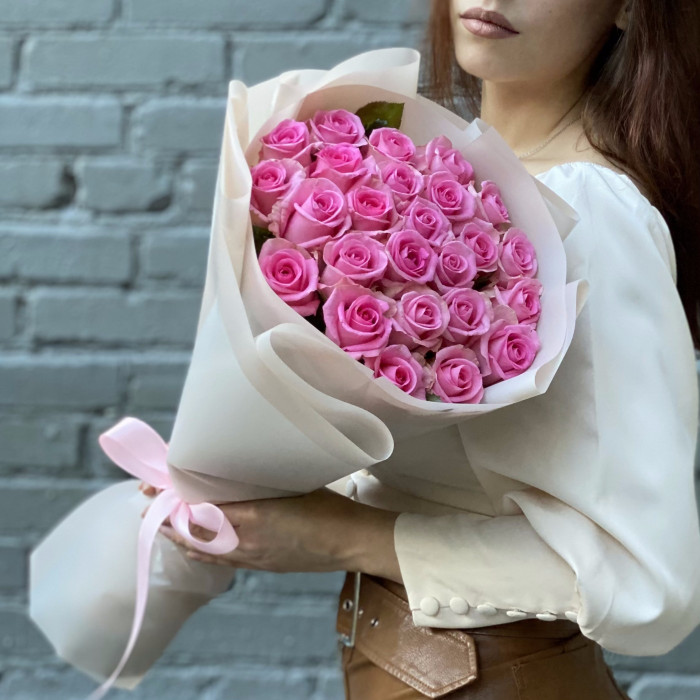 25 розовых роз 50 см