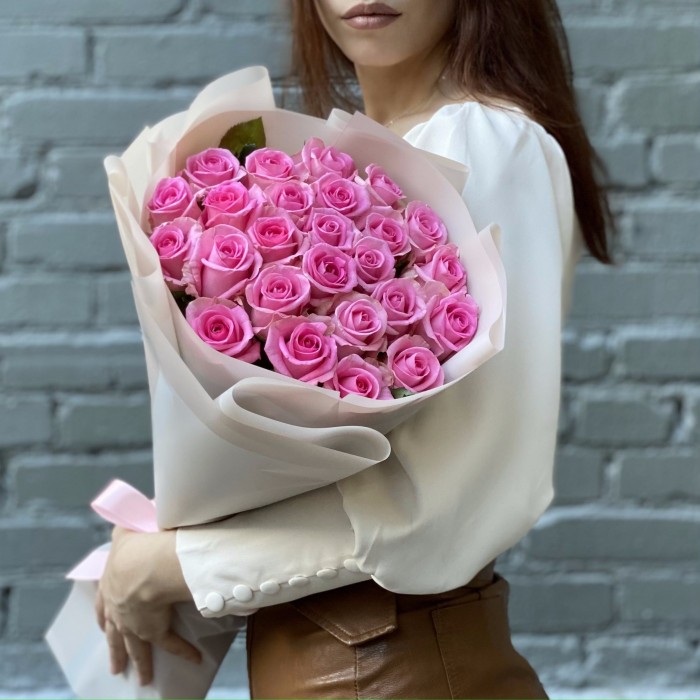 25 розовых роз 50 см