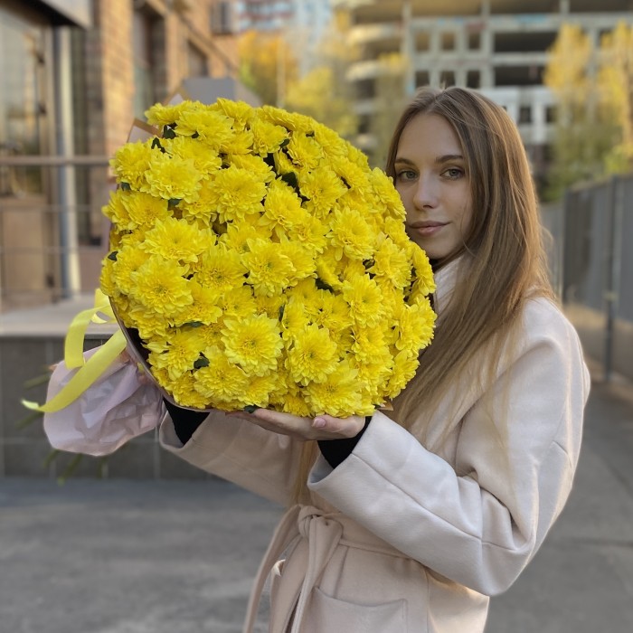 25 желтых кустовых хризантем Балтика