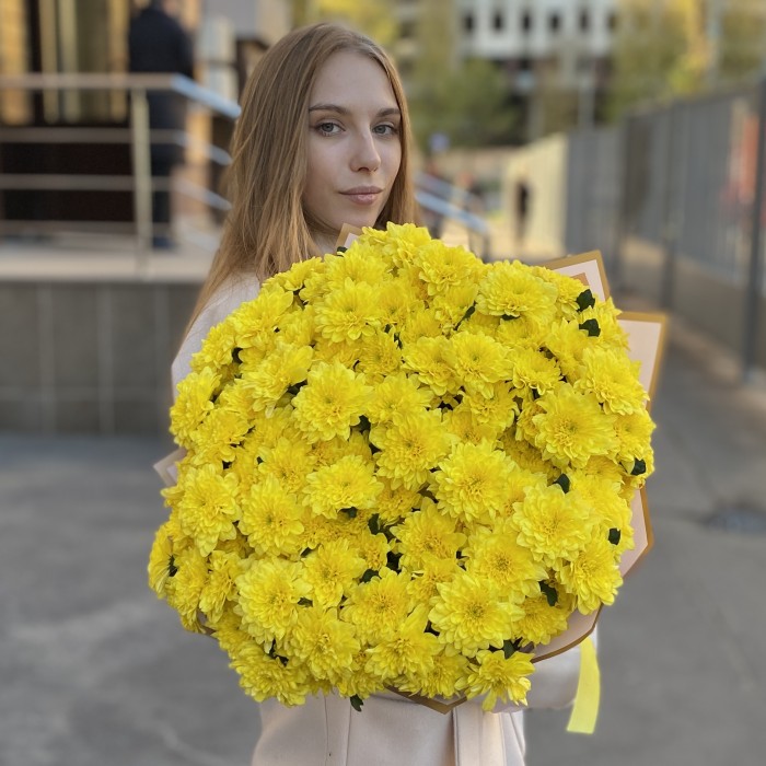 25 желтых кустовых хризантем Балтика