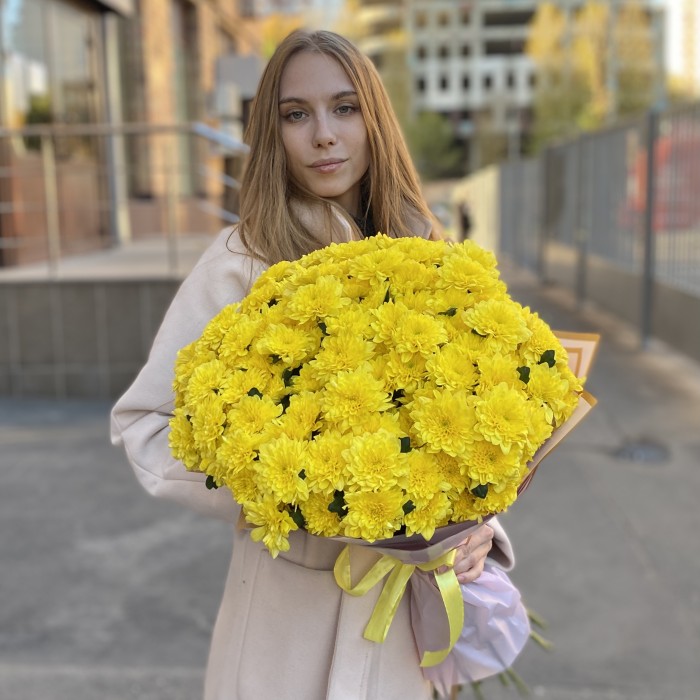 25 желтых кустовых хризантем Балтика