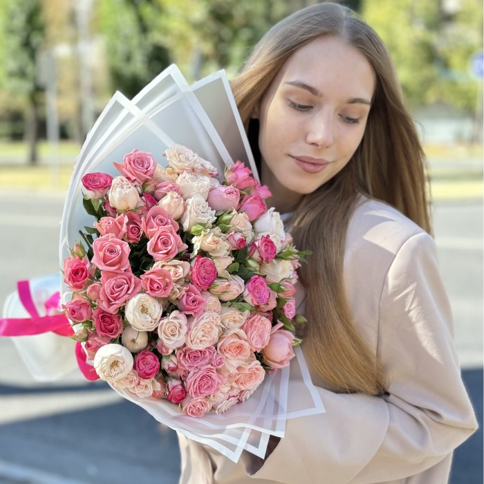 25 Нежных кустовых и пионовидных роз MIX