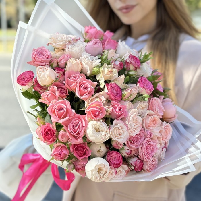 25 Нежных кустовых и пионовидных роз MIX