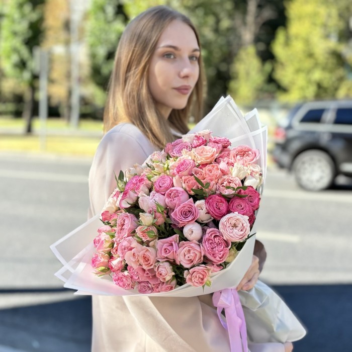 25 Нежных кустовых и пионовидных роз MIX