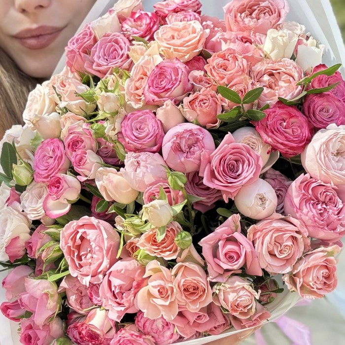 25 Нежных кустовых и пионовидных роз MIX