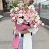 25 бело-розовых эустом