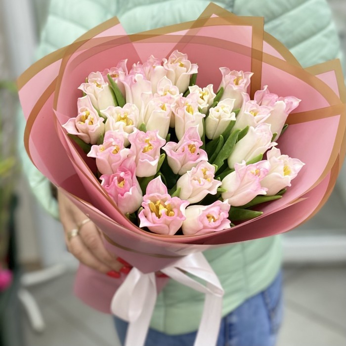25 бело-розовых тюльпанов Краун