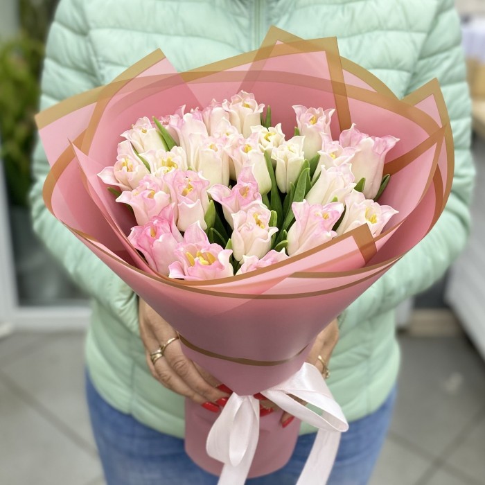 25 бело-розовых тюльпанов Краун