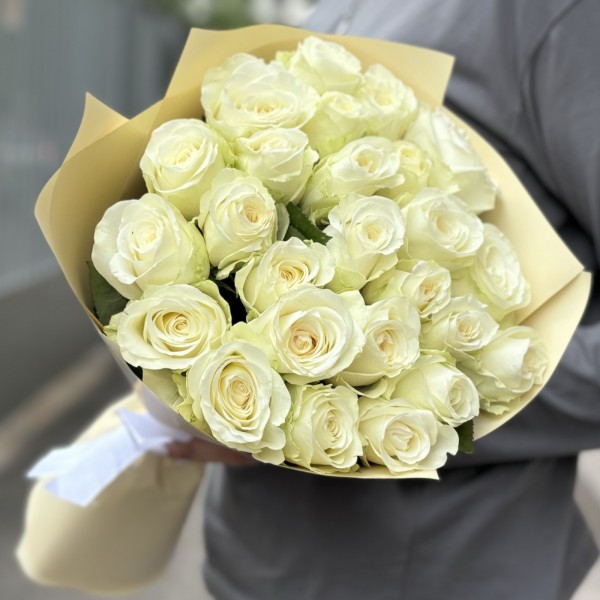 25 белых роз 50 см