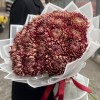 25 бордовых хризантем