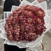 25 бордовых хризантем