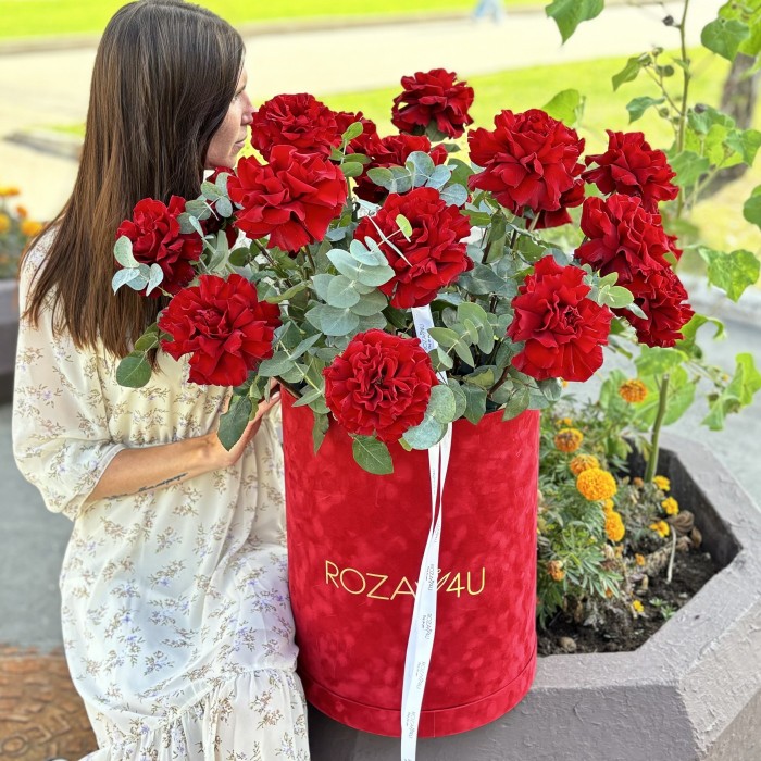 25 французских красных роз в бархатной коробке