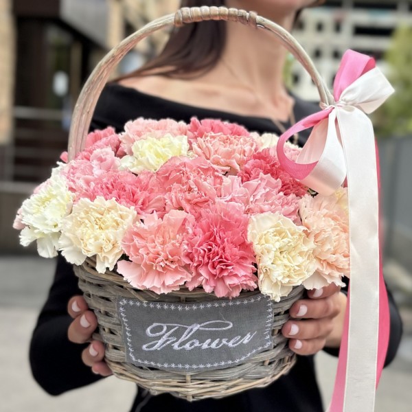 25 гвоздик Нежный микс в корзине