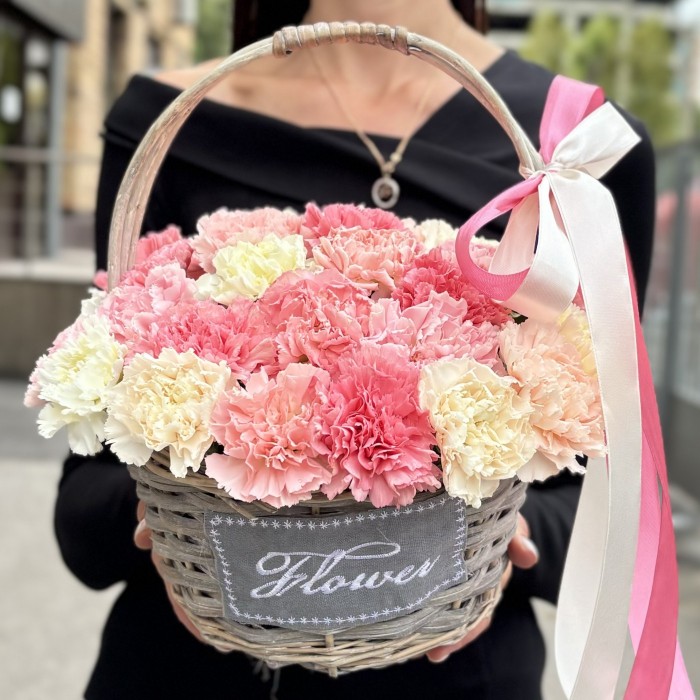 25 гвоздик Нежный микс в корзине