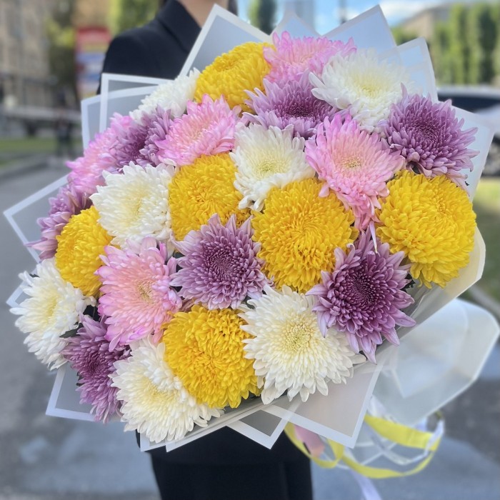 25 хризантем микс в упаковке