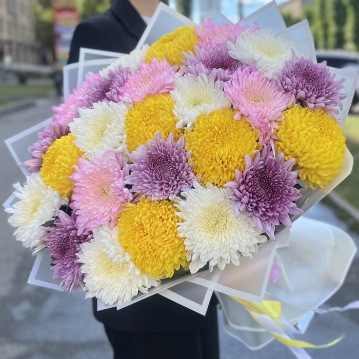 25 хризантем микс в упаковке