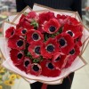 25 красных анемонов