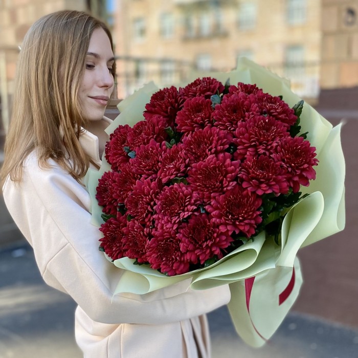 25 красных хризантем Ламира