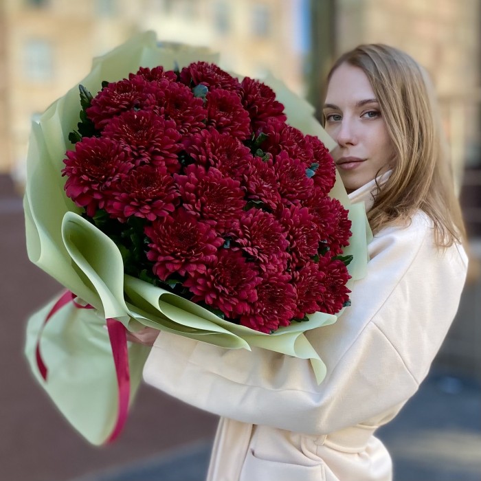 25 красных хризантем Ламира