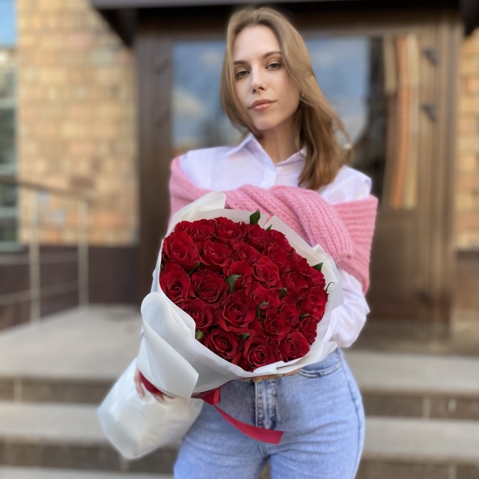 25 красных роз Эвер ред 60 см