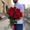 25 красных роз Ред Наоми 90 см