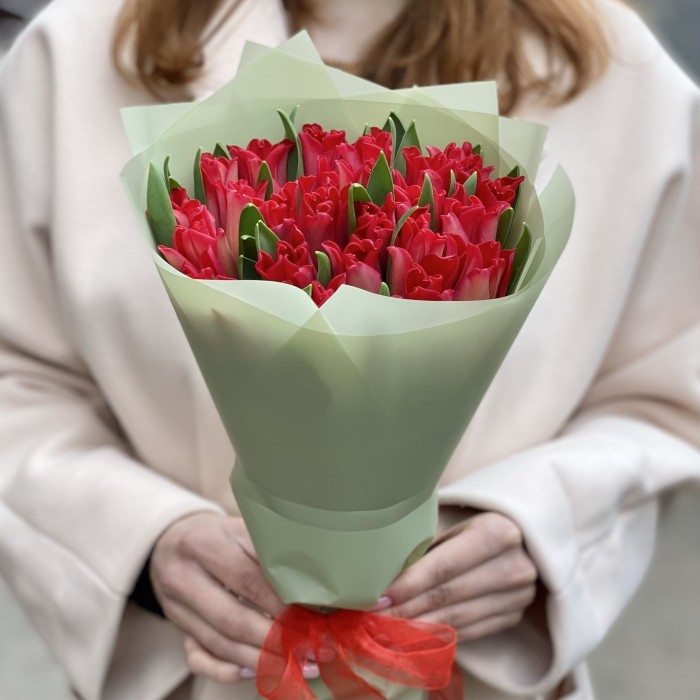 25 красных тюльпанов Ред дресс