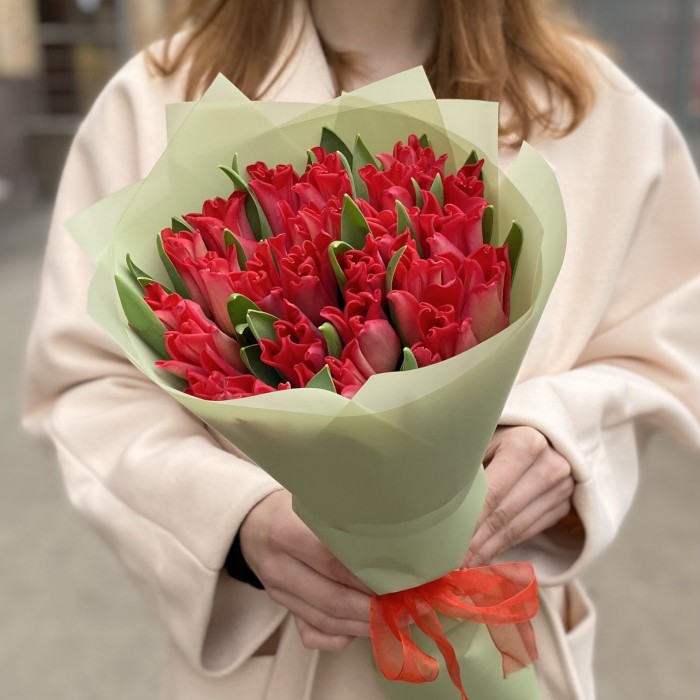 25 красных тюльпанов Ред дресс