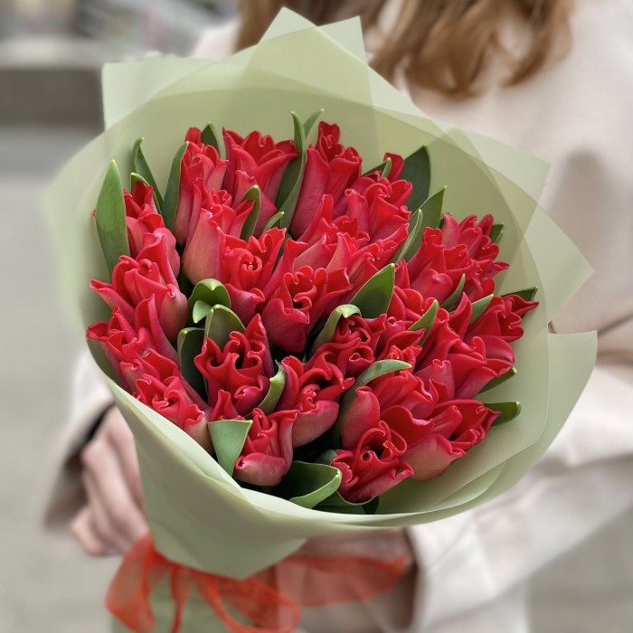25 красных тюльпанов Ред дресс