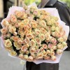 25 кремово-розовых кустовых роз Азор 40 см