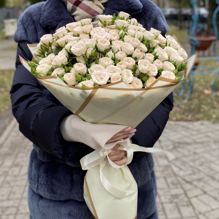 25 кремовых кустовых роз Рослин 40см