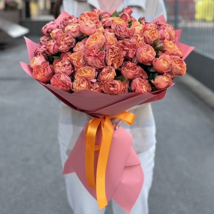 25 кустовых оранжевых пионовидных роз Ля мандарин