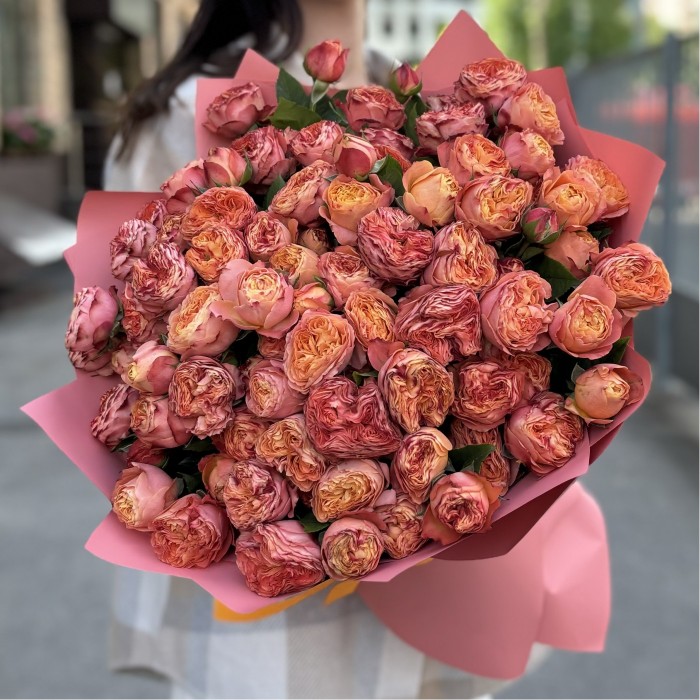 25 кустовых оранжевых пионовидных роз Ля мандарин