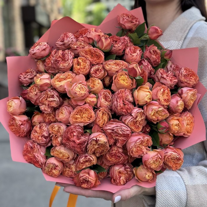 25 кустовых оранжевых пионовидных роз Ля мандарин