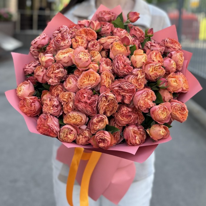 25 кустовых оранжевых пионовидных роз Ля мандарин