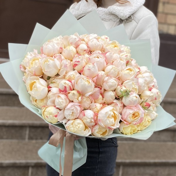 25 кустовых пионовидных роз Принцесса Суки