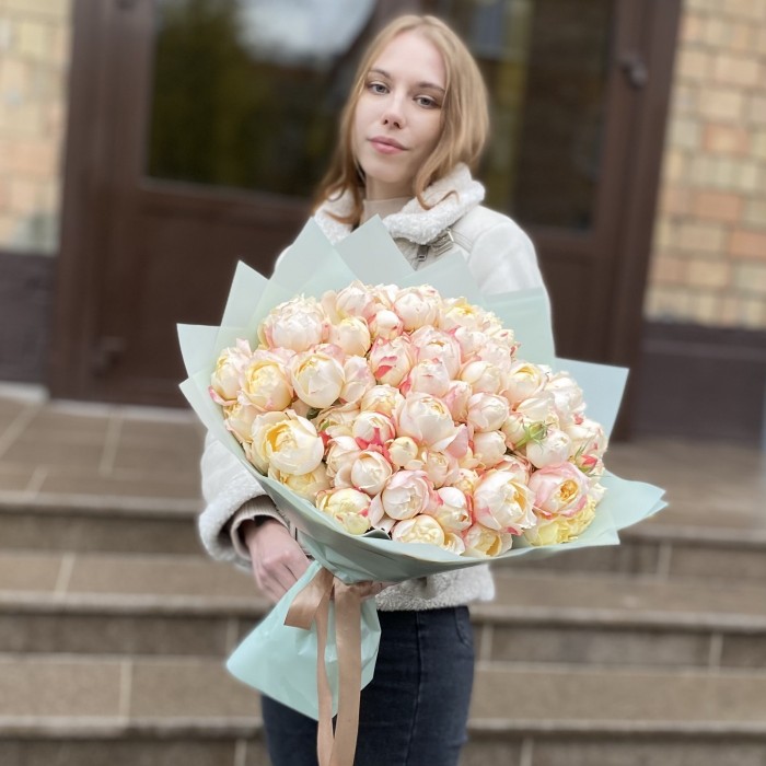 25 кустовых пионовидных роз Принцесса Суки