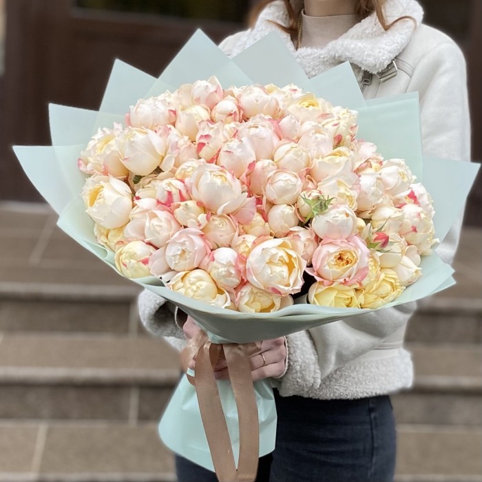 25 кустовых пионовидных роз Принцесса Суки