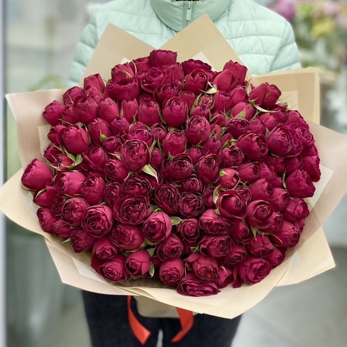 25 кустовых пионовидных роз Ред лэйс