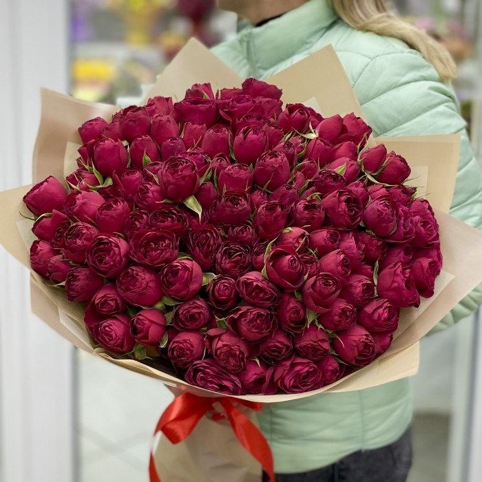 25 кустовых пионовидных роз Ред лэйс