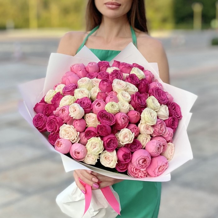 25 кустовых пионовидных роз Розовый микс